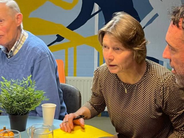 Pubquiz en onthulling nieuw tenue