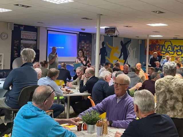 Pubquiz en onthulling nieuw tenue